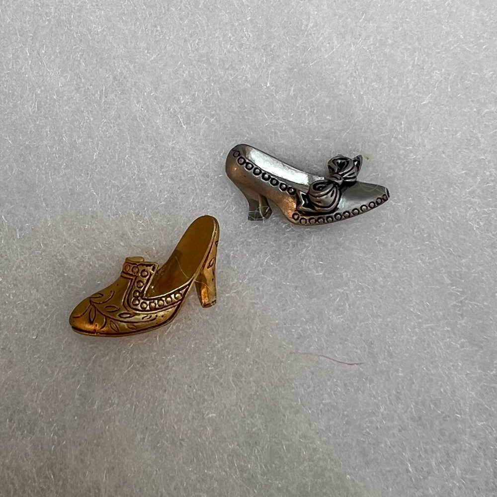 2 Novelty Shoe Pins